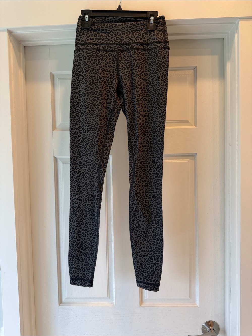 CRZ YOGA Black and Gray Leopard High-Waist Leggings